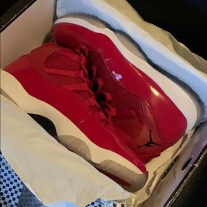 Air Jordan 11 gym red
